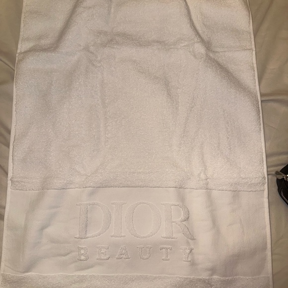 Dior Beauty Face Towel White Logo Cotton Authentic Gift Box - Picture 3 of 9